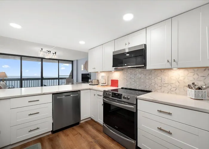 Spacious 2 Bedroom Ocean Front At The Century With Indoor Pool! Ferienhaus *