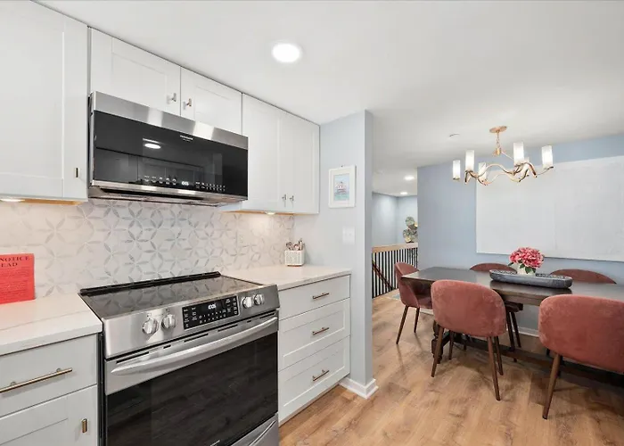 Spacious 2 Bedroom Ocean Front At The Century With Indoor Pool!