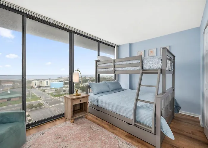 Ferienhaus Spacious 2 Bedroom Ocean Front At The Century With Indoor Pool!