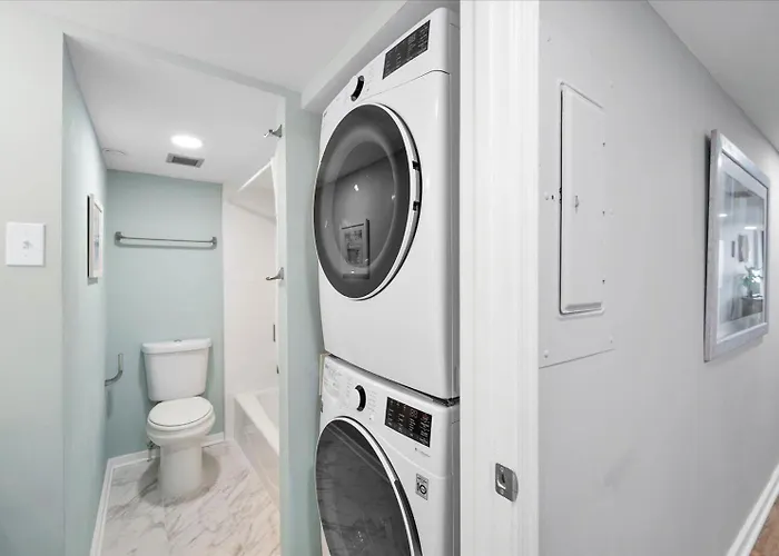 Spacious 2 Bedroom Ocean Front At The Century With Indoor Pool! Ferienhaus