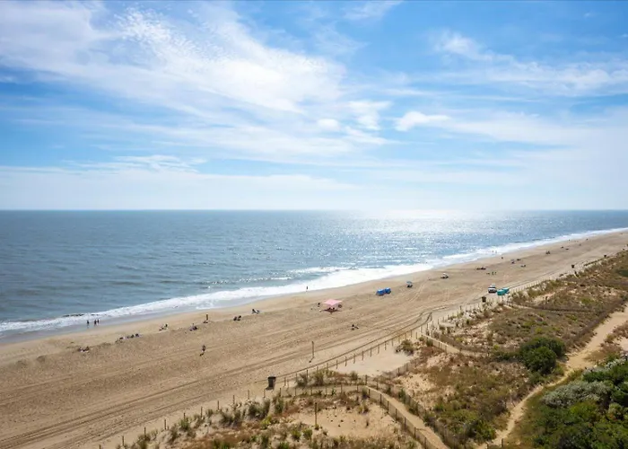 Spacious 2 Bedroom Ocean Front At The Century With Indoor Pool! Ferienhaus