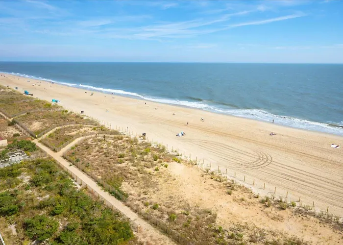 Spacious 2 Bedroom Ocean Front At The Century With Indoor Pool! Ferienhaus
